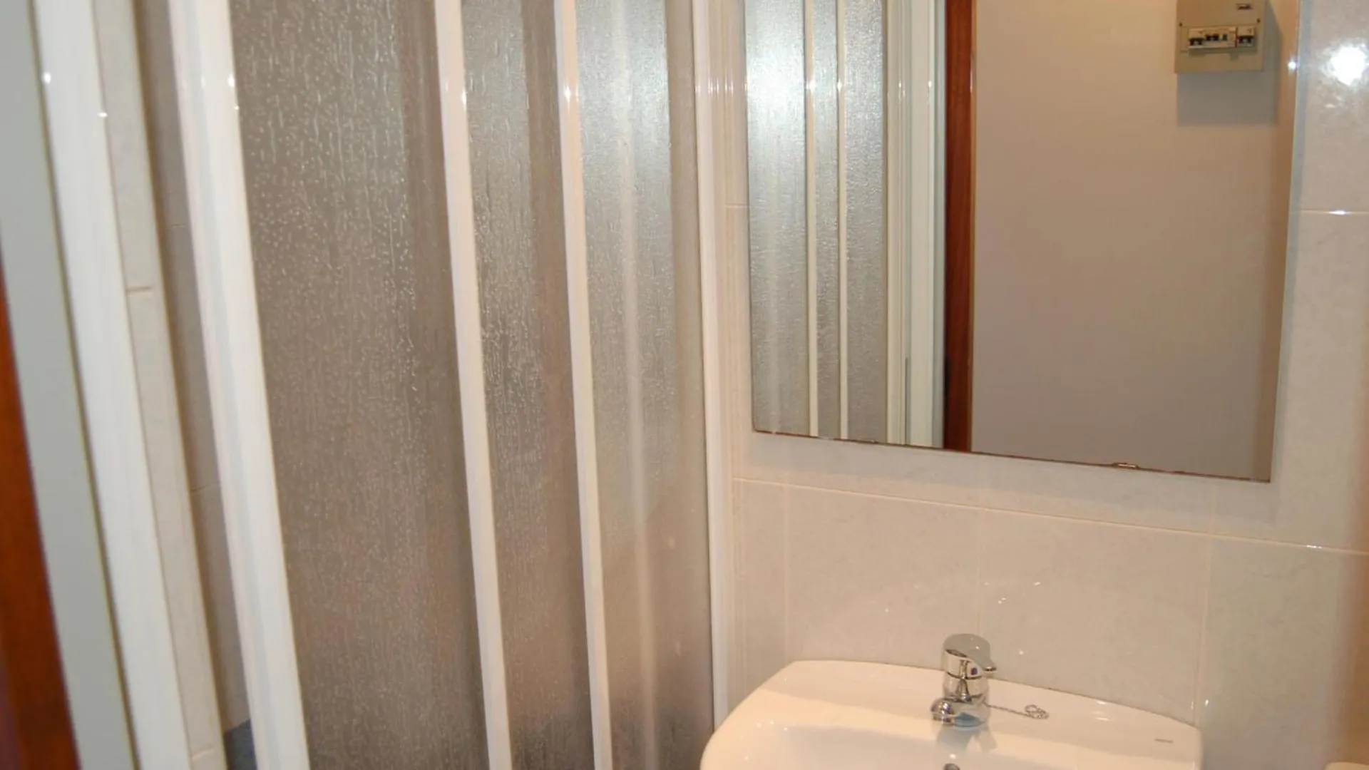 Atico Con Gran Terraza, A 100M De La Playa Del Port De Llanca, Con Wifi, Tv Y Cocina Renovada - Es-228-31 Apartment