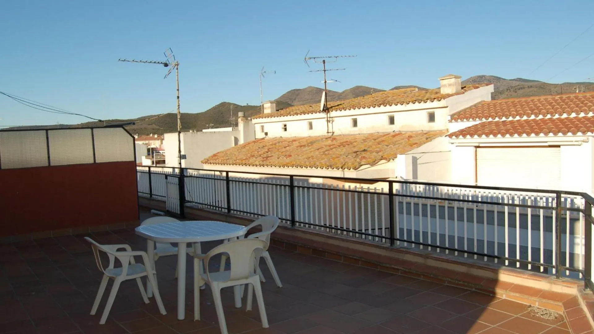 Atico Con Gran Terraza, A 100M De La Playa Del Port De Llanca, Con Wifi, Tv Y Cocina Renovada - Es-228-31 Apartment 0*, Llanca Spain