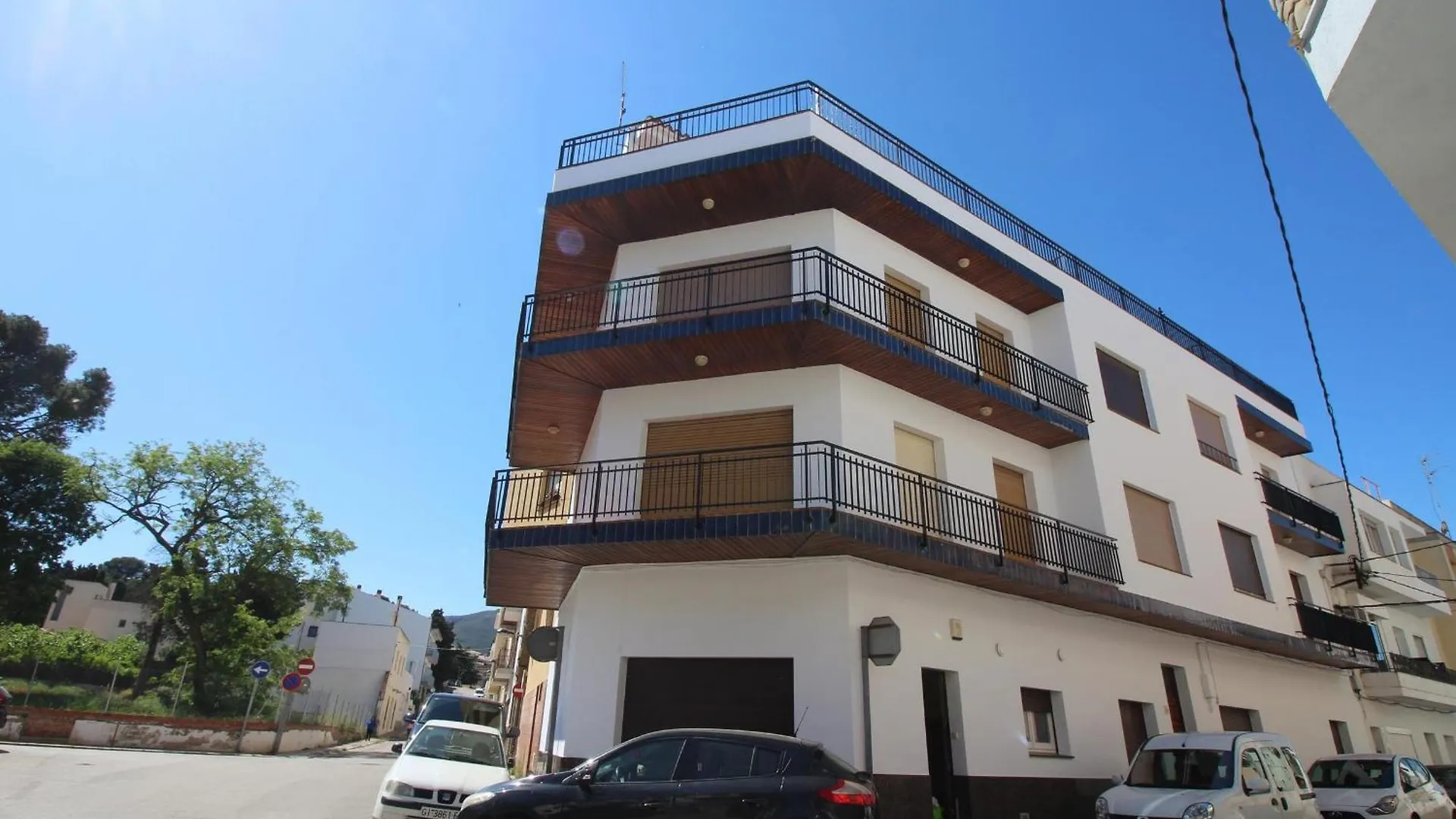 Atico Con Gran Terraza, A 100M De La Playa Del Port De Llanca, Con Wifi, Tv Y Cocina Renovada - Es-228-31 Apartment